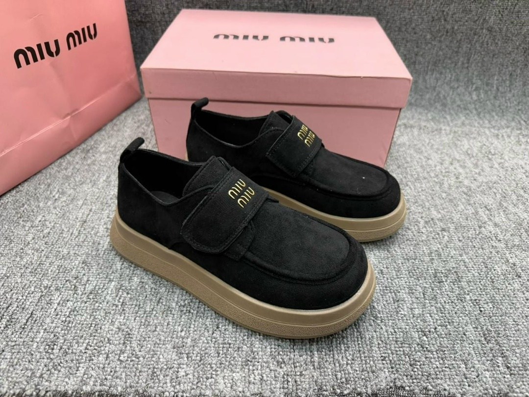 замшевые лоферы miu miu на высокий подошве и фирменной фурнитурой,лоферы miu miu на высокий подошве,, женская,лоферы замш