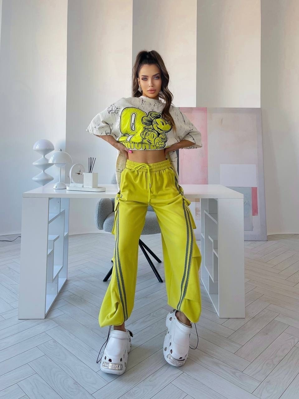 стильные костюмы,футболка женская оверсайз,футболки оверсайз с принтами,женская футболка,спортивные костюм