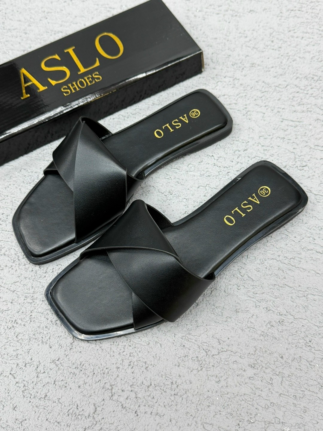 ,женские шлепанцы,модные шлепанцы,шлепанцы летние женские,шлепанцы на плоской подошве