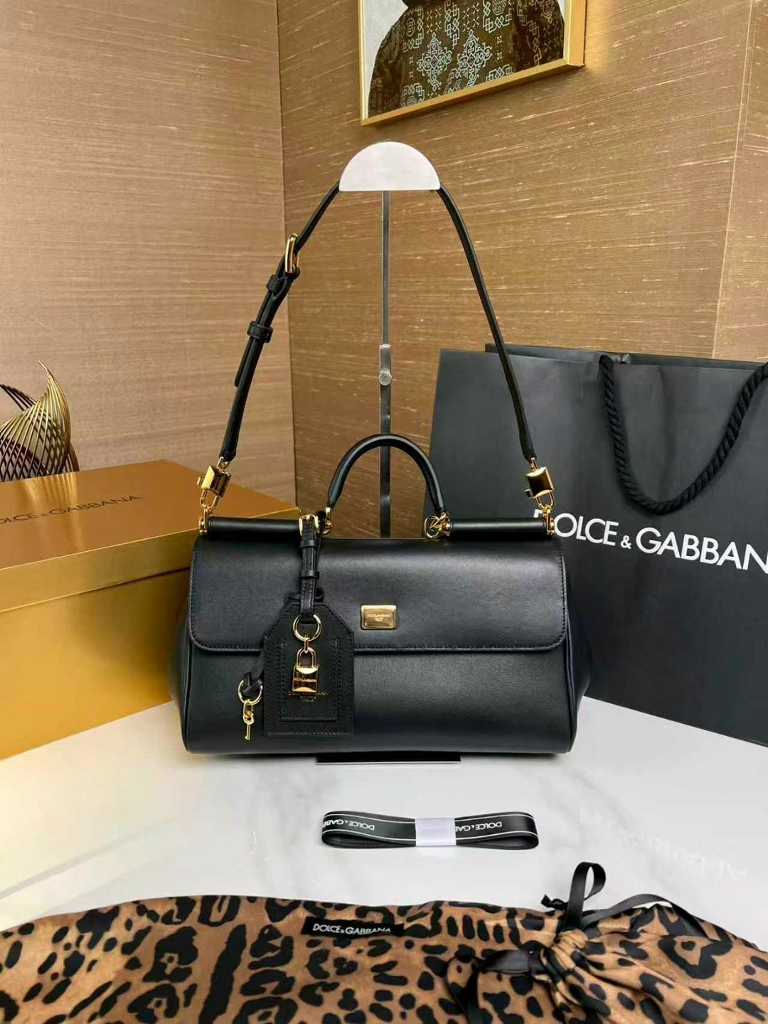 dolce&gabbana бежевая кожаная сумка с короткими ручками,сумка dolce & gabbana,большая сумка-тоут sicily dolce & gabbana серый,сумка dolce & gabbana sicily,сумка dolce & gabbana sicily серый