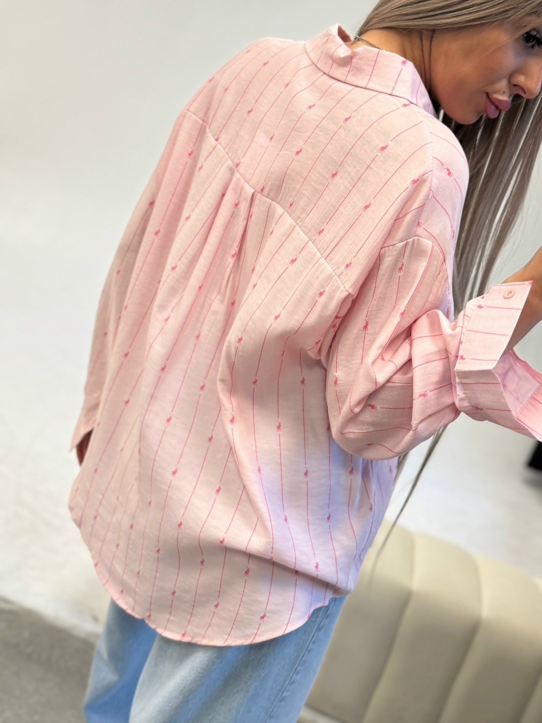хлопковая рубашка в полоску оверсайз cosmo brand,стильная рубашка оверсайз,рубашка оверсайз в полоску со стразами shilliano цвет розовый,рубашка женская,женская рубашка оверсайз в полоску