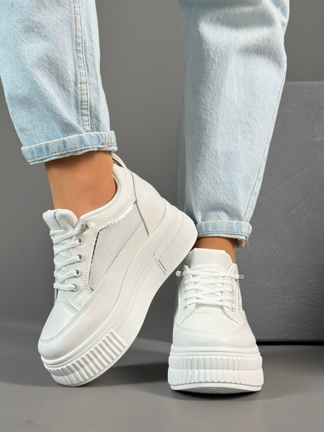 женские кроссовки,белые женские кроссовки,белые кроссовки женские на высокой подошве,кроссовки светлые женские белые с высокой подошвой,