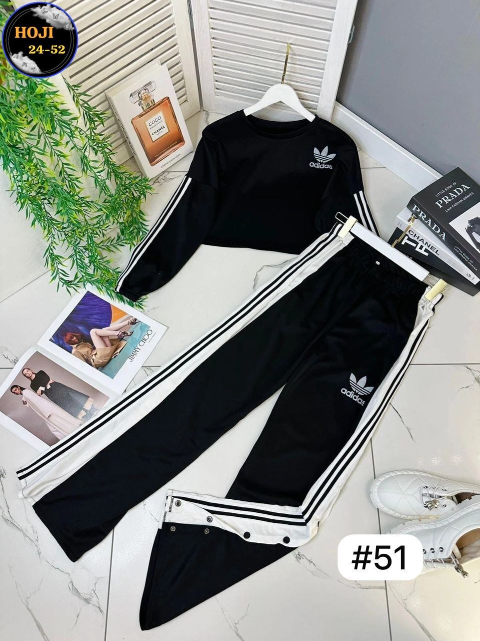 костюм двойка со штанами лампасами,женский спортивный костюм adidas,костюм спортивный женский,костюм с лампасами женский в спортивном стиле,стильный костюм с лампасами