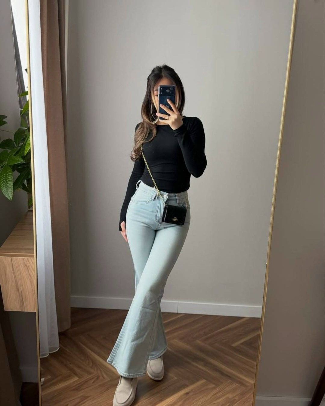 женские джинсы клеш,джинсы клеш,джинсы стильные,джинсы клеш 2026 модные тенденции,джинсы кэжуал