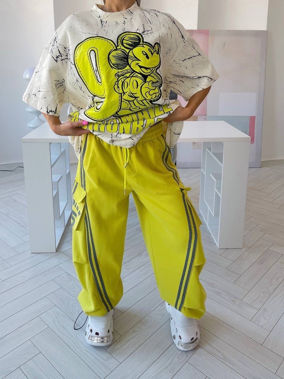 стильные костюмы,футболка женская оверсайз,футболки оверсайз с принтами,женская футболка,спортивные костюм