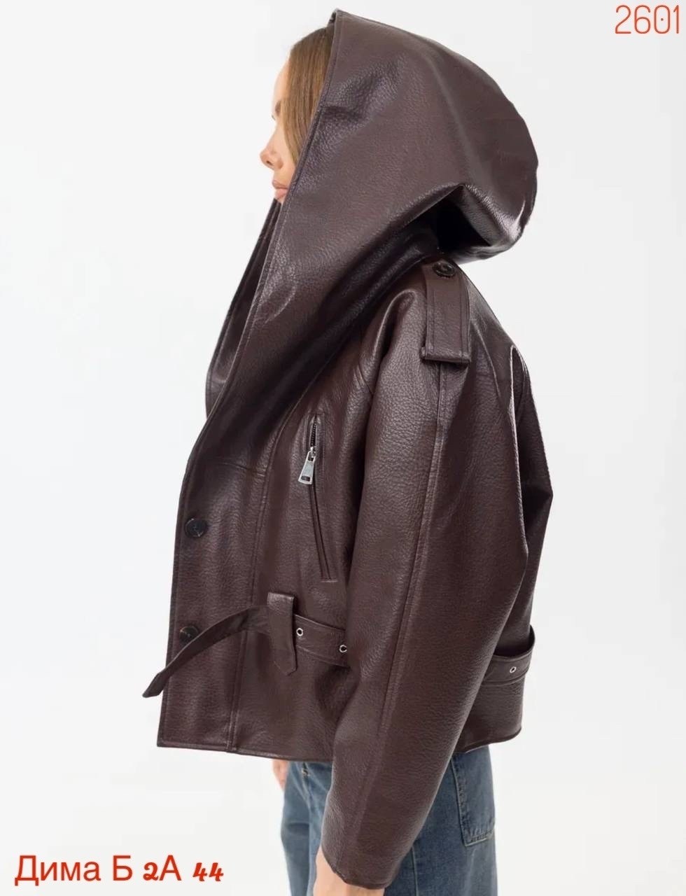 куртка кожаная с капюшоном,байкерская куртка из экокожи с подчеркнутыми плечами,куртка из экокожи с капюшоном,куртка из экокожи,куртка из искусственной кожи с капюшоном