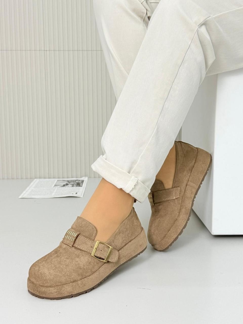 замшевые лоферы miu miu на высокий подошве и фирменной фурнитурой,лоферы miu miu на высокий подошве,, женская,лоферы замш