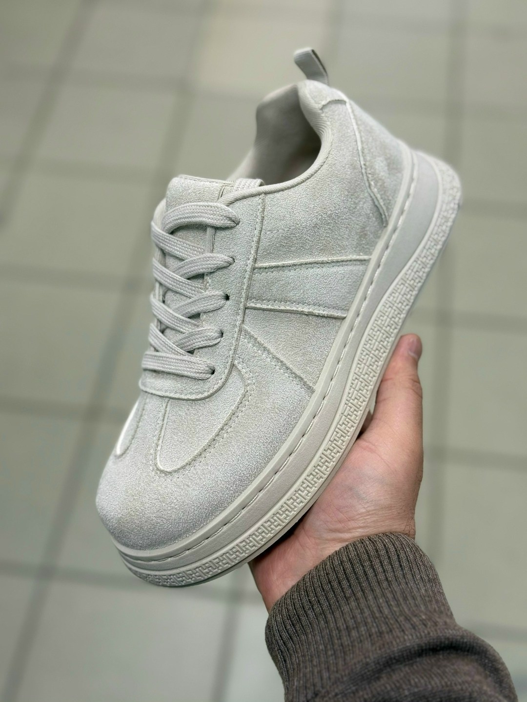 ,женские кроссовки,повседневные кроссовки,бежевые кроссовки,кроссовки зара замшевые