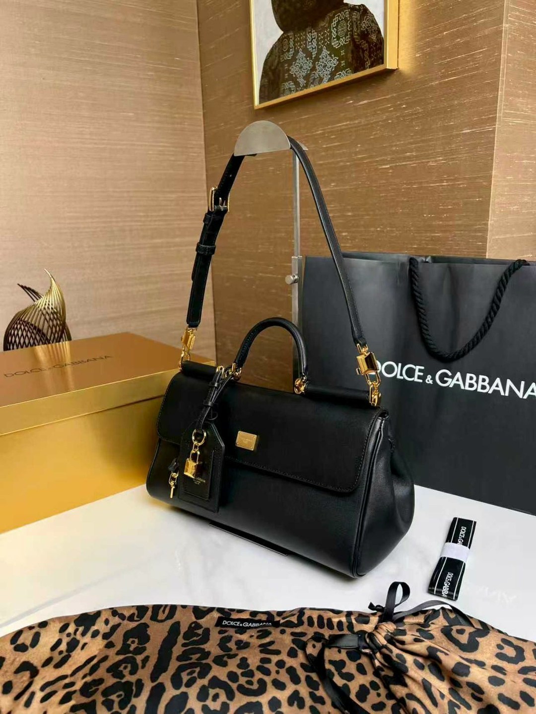 dolce&gabbana бежевая кожаная сумка с короткими ручками,сумка dolce & gabbana,большая сумка-тоут sicily dolce & gabbana серый,сумка dolce & gabbana sicily,сумка dolce & gabbana sicily серый