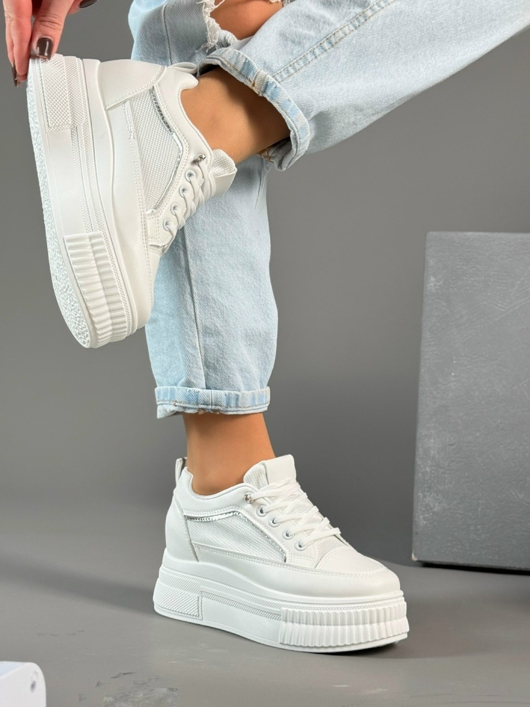 женские кроссовки,белые женские кроссовки,белые кроссовки женские на высокой подошве,кроссовки светлые женские белые с высокой подошвой,