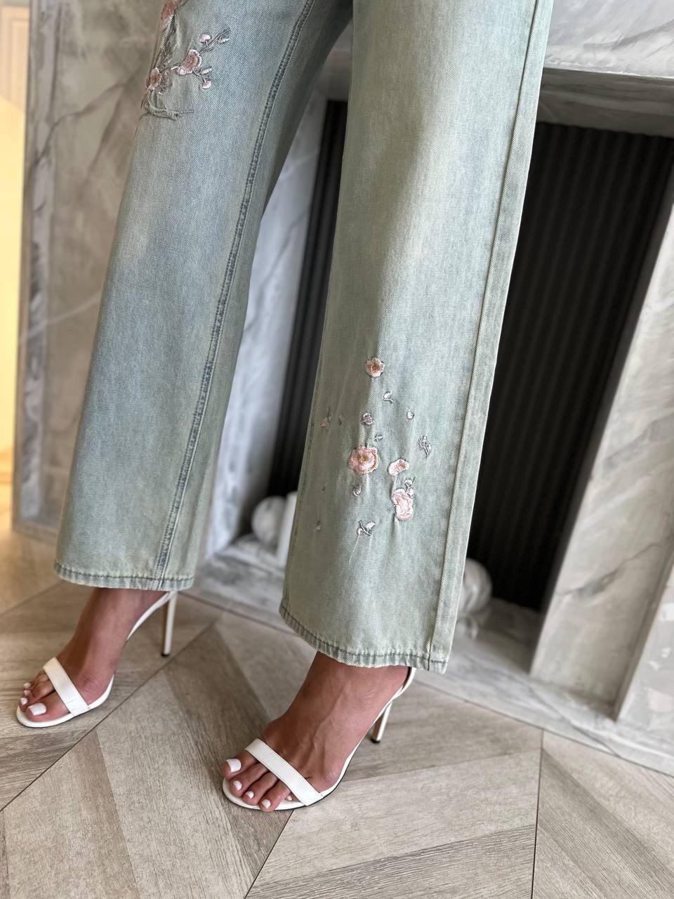 джинсы с вышивкой,женские джинсы с вышивкой,женские джинсы с вышивкой в европейском стиле,blumarine floral-embroidered straight-leg jeans,джинсы с цветочной вышивкой для женщин