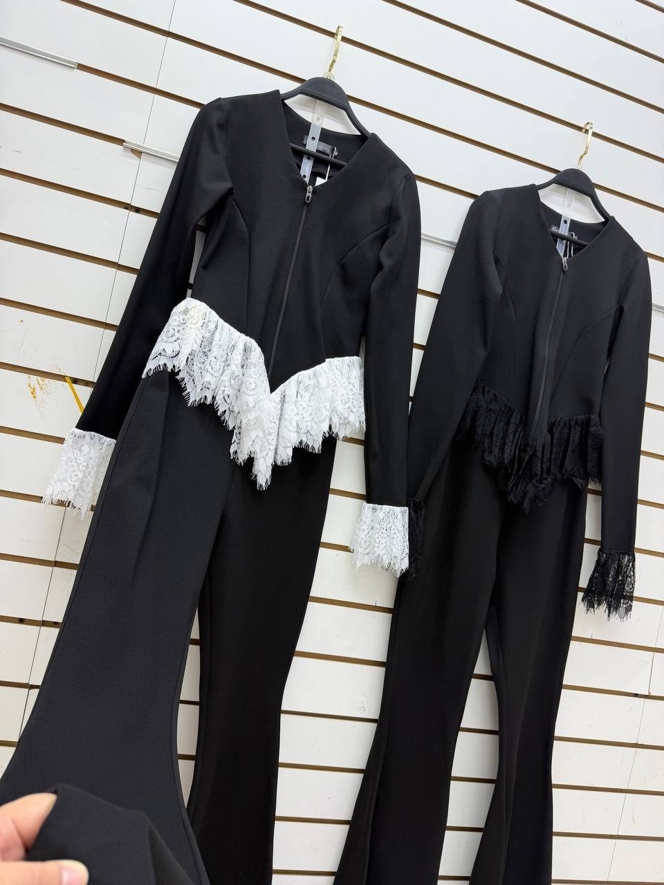 брюки клеш,костюм с брюками клёш,брюки женские клеш,черный брючный костюм,нарядная блузка