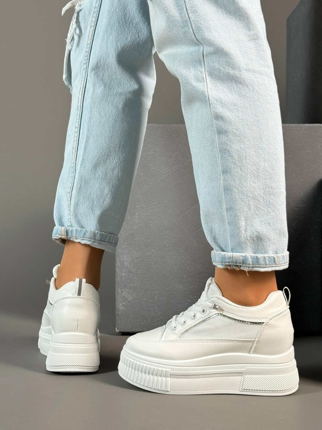 женские кроссовки,белые женские кроссовки,белые кроссовки женские на высокой подошве,кроссовки светлые женские белые с высокой подошвой,