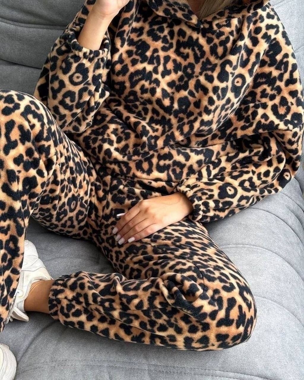 леопардовый костюм,женский спортивный костюм с леопардовым принтом,леопардовый костюмчик,женские спортивные костюмы леопардовые,леопардовый флисовый костюм
