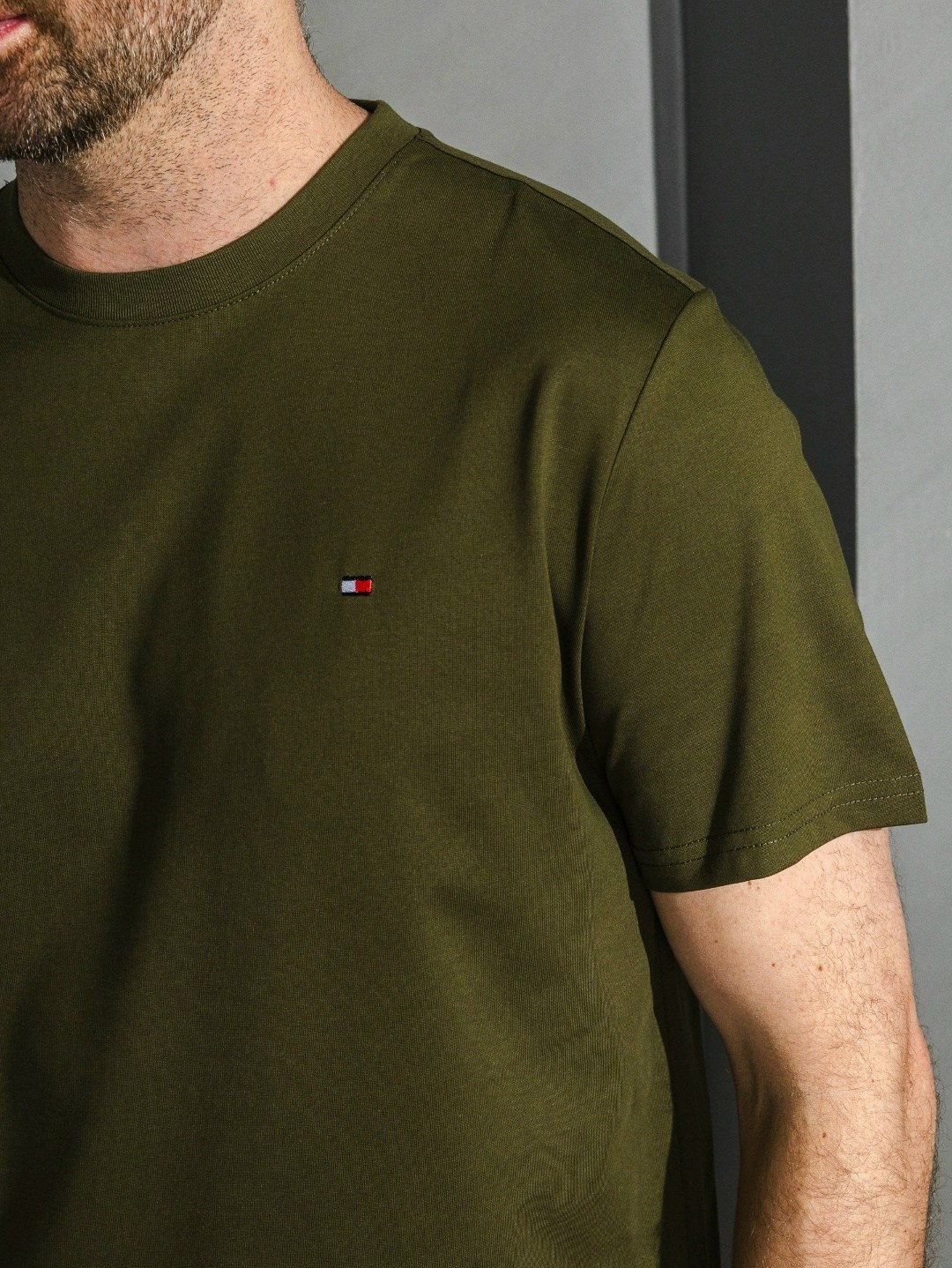 мужская футболка tommy hilfiger,футболка томми хилфигер черная,мужская футболка,мужская футболка черная,футболке