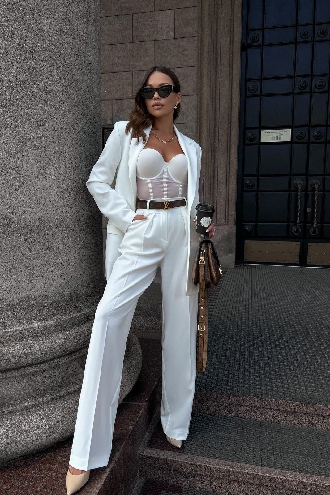 белый брючный костюм с топом,брючный костюм continental fashion 0211-09 белый,белый костюм брючный,костюм брючный с топом,костюм брючный женский с топом