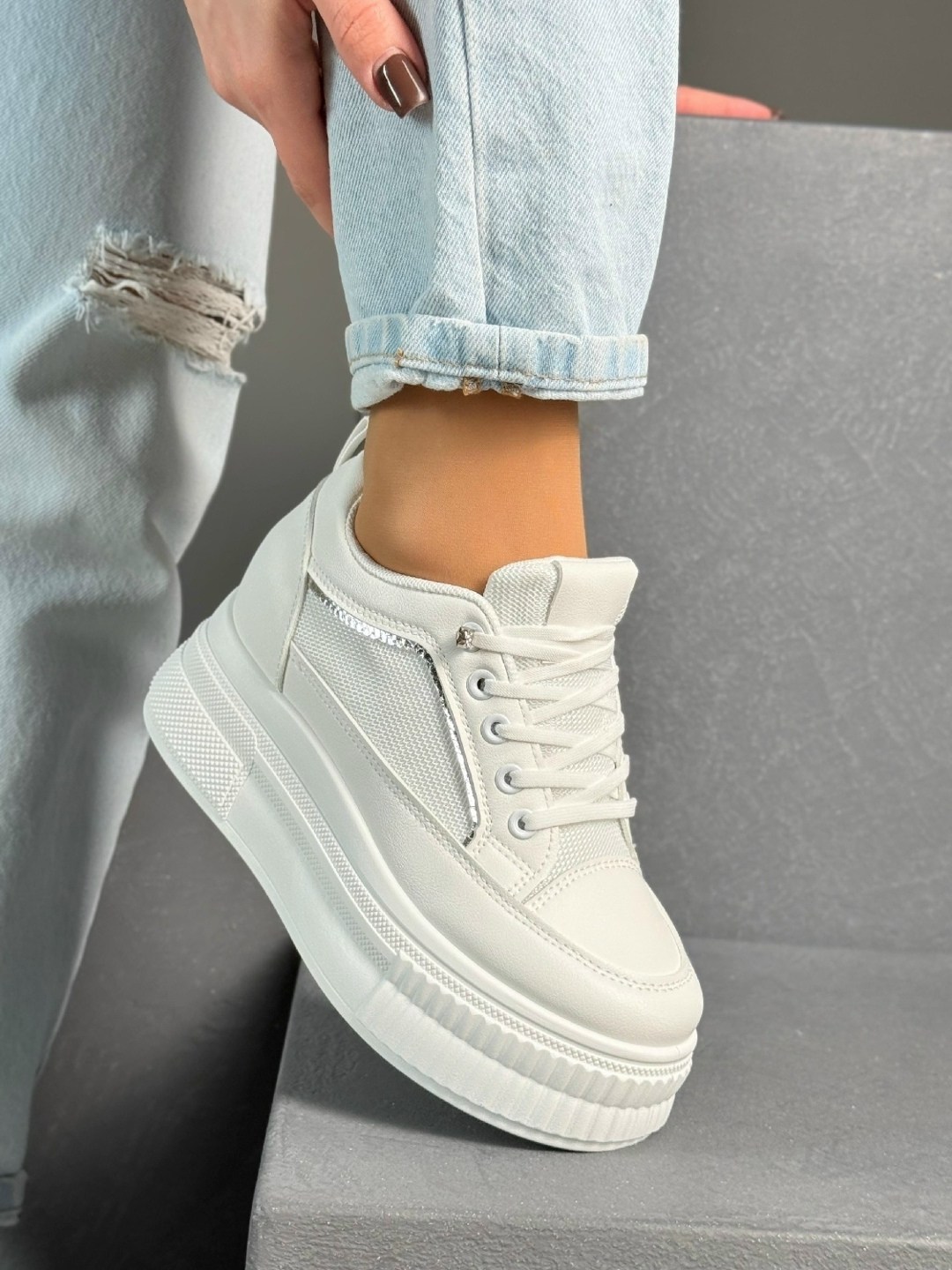 женские кроссовки,белые женские кроссовки,белые кроссовки женские на высокой подошве,кроссовки светлые женские белые с высокой подошвой,
