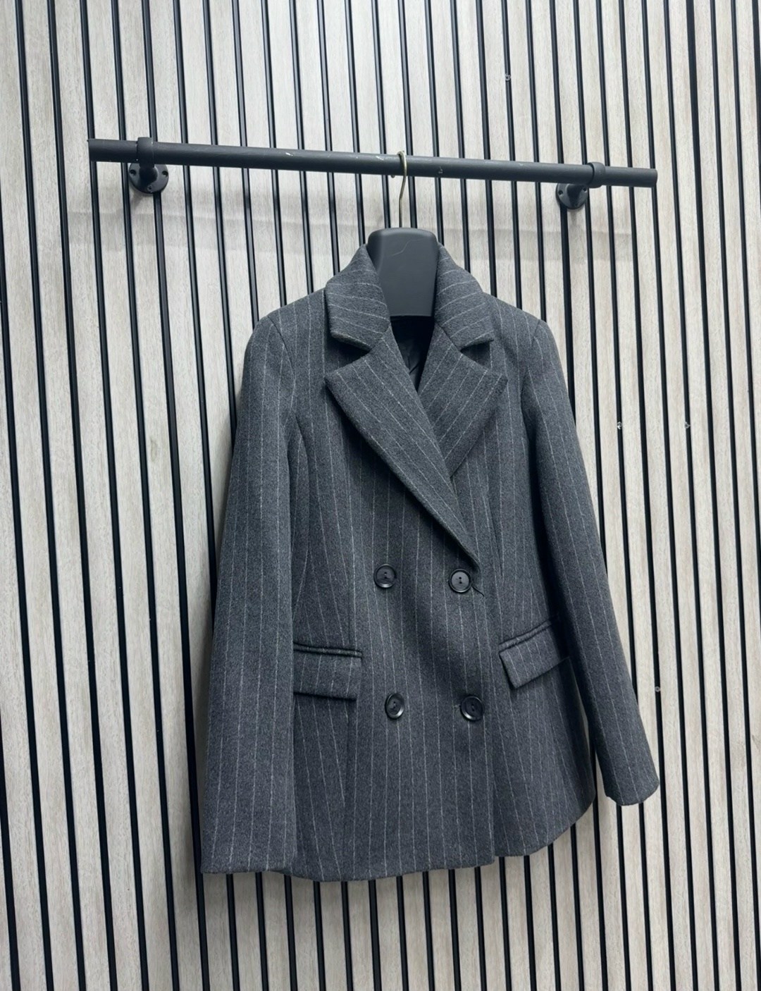 пальто пиджак демисезонное onebyone цвет серый,полупальто пиджак,серое пальто,пальто пиджак,пиджак-пальто прямого кроя в сером цвете