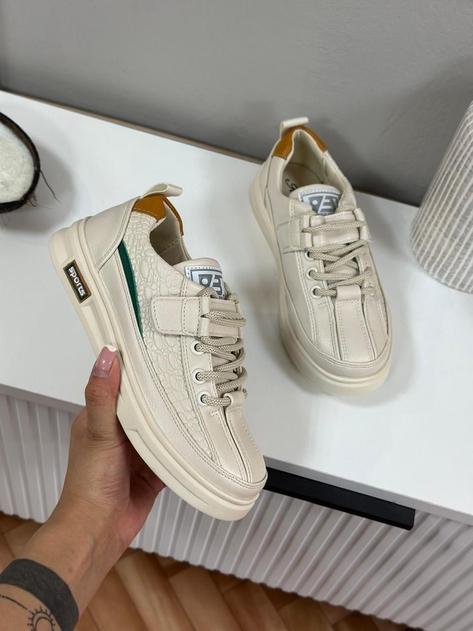 кроссовки женские,,белые кроссовки,модные кроссовки,спортивная