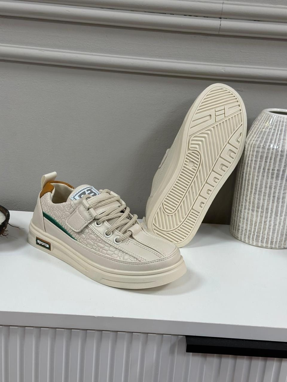 кроссовки женские,,белые кроссовки,модные кроссовки,спортивная