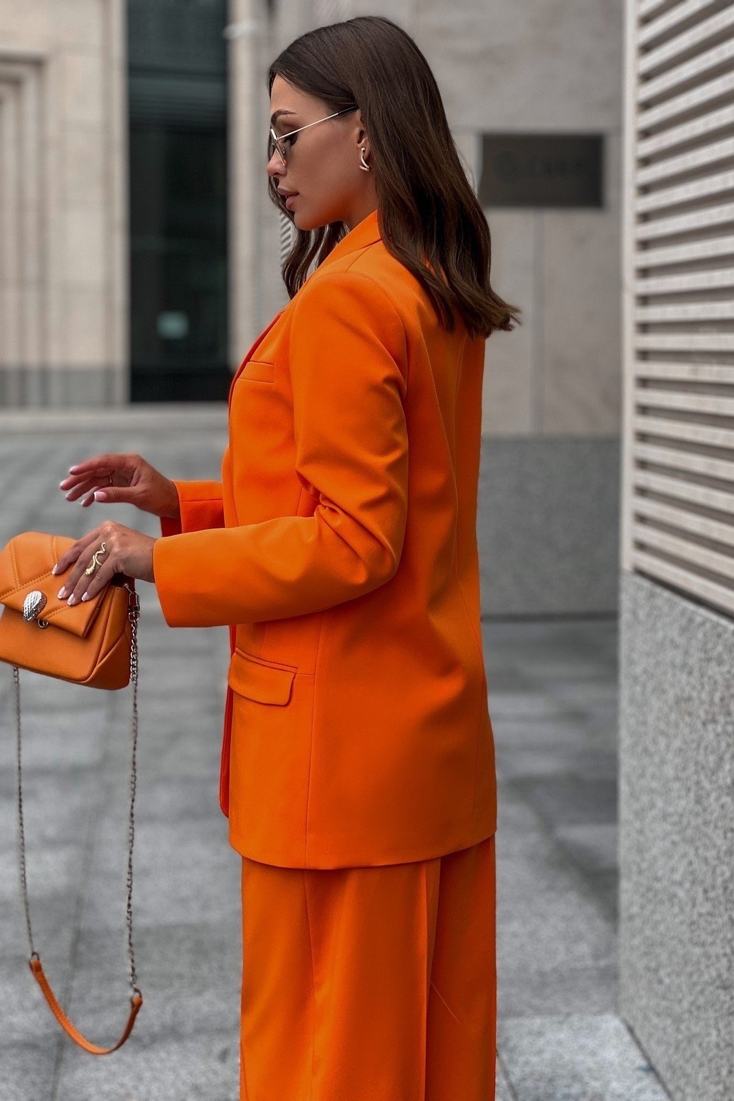 белый брючный костюм с топом,брючный костюм continental fashion 0211-09 белый,белый костюм брючный,костюм брючный с топом,костюм брючный женский с топом