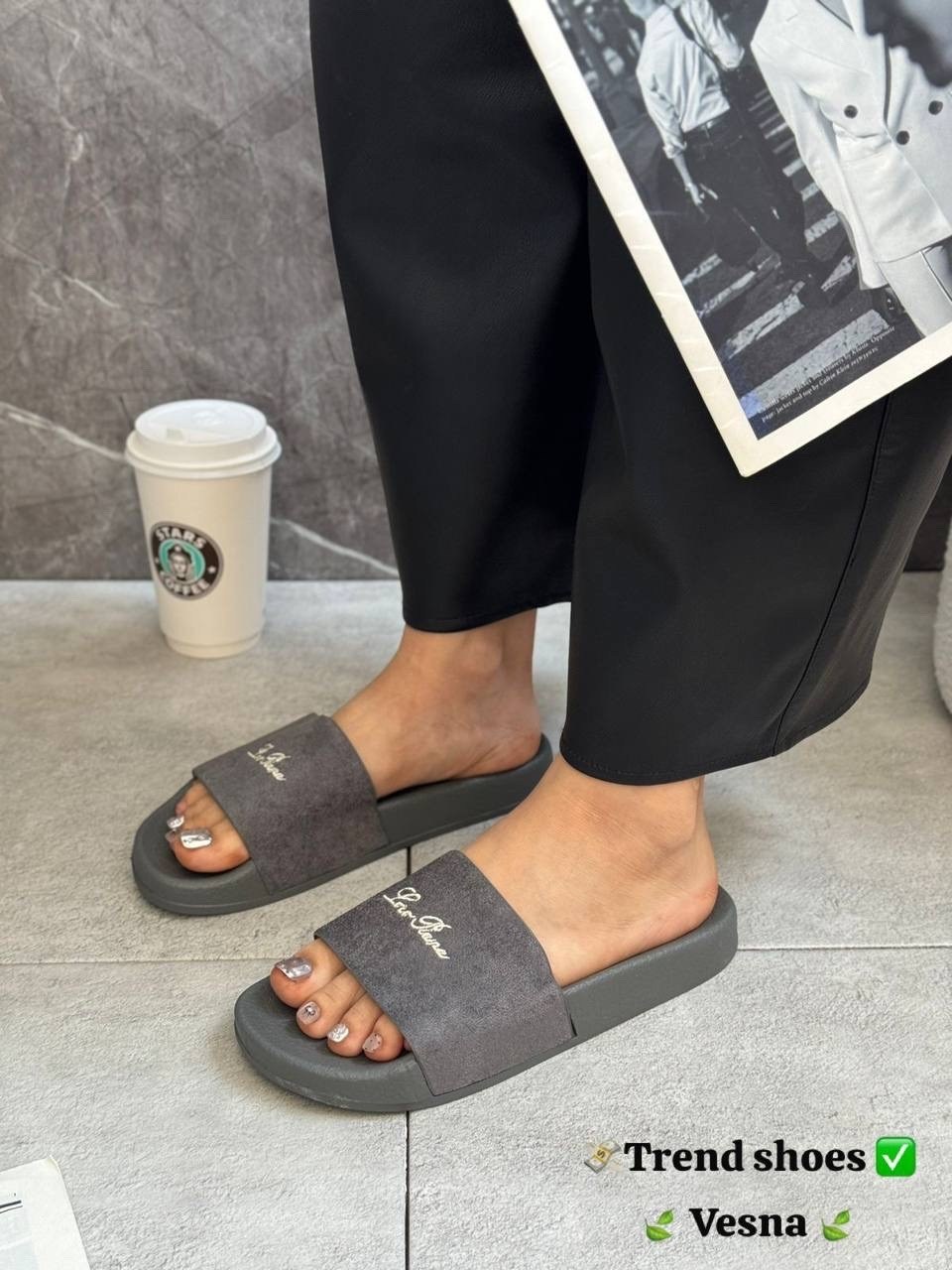 женские шлепанцы,,тапочки модные,модные шлепанцы,шлепанцы мужские