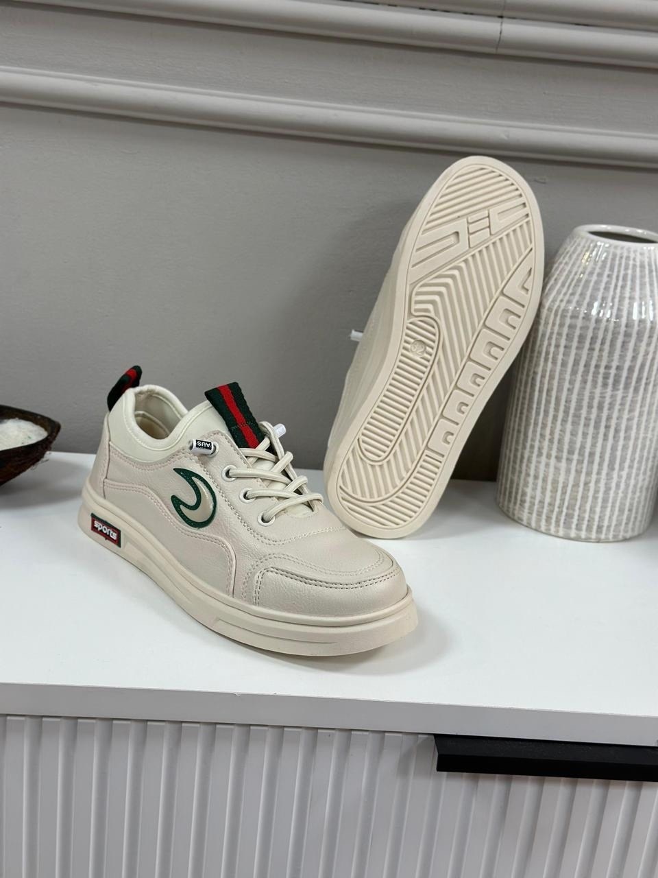 кроссовки женские,,белые кроссовки,модные кроссовки,спортивная