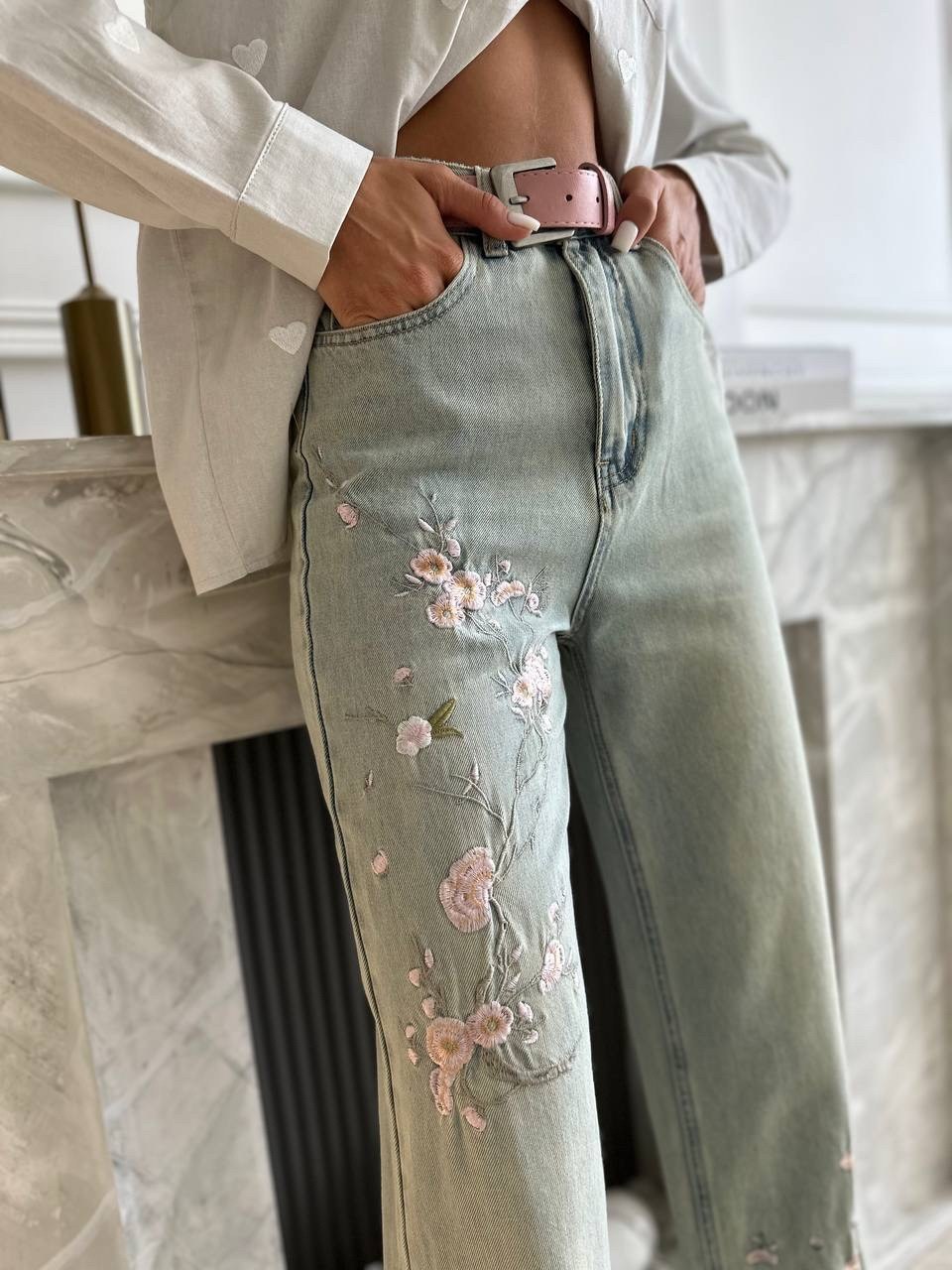 джинсы с вышивкой,женские джинсы с вышивкой,женские джинсы с вышивкой в европейском стиле,blumarine floral-embroidered straight-leg jeans,джинсы с цветочной вышивкой для женщин