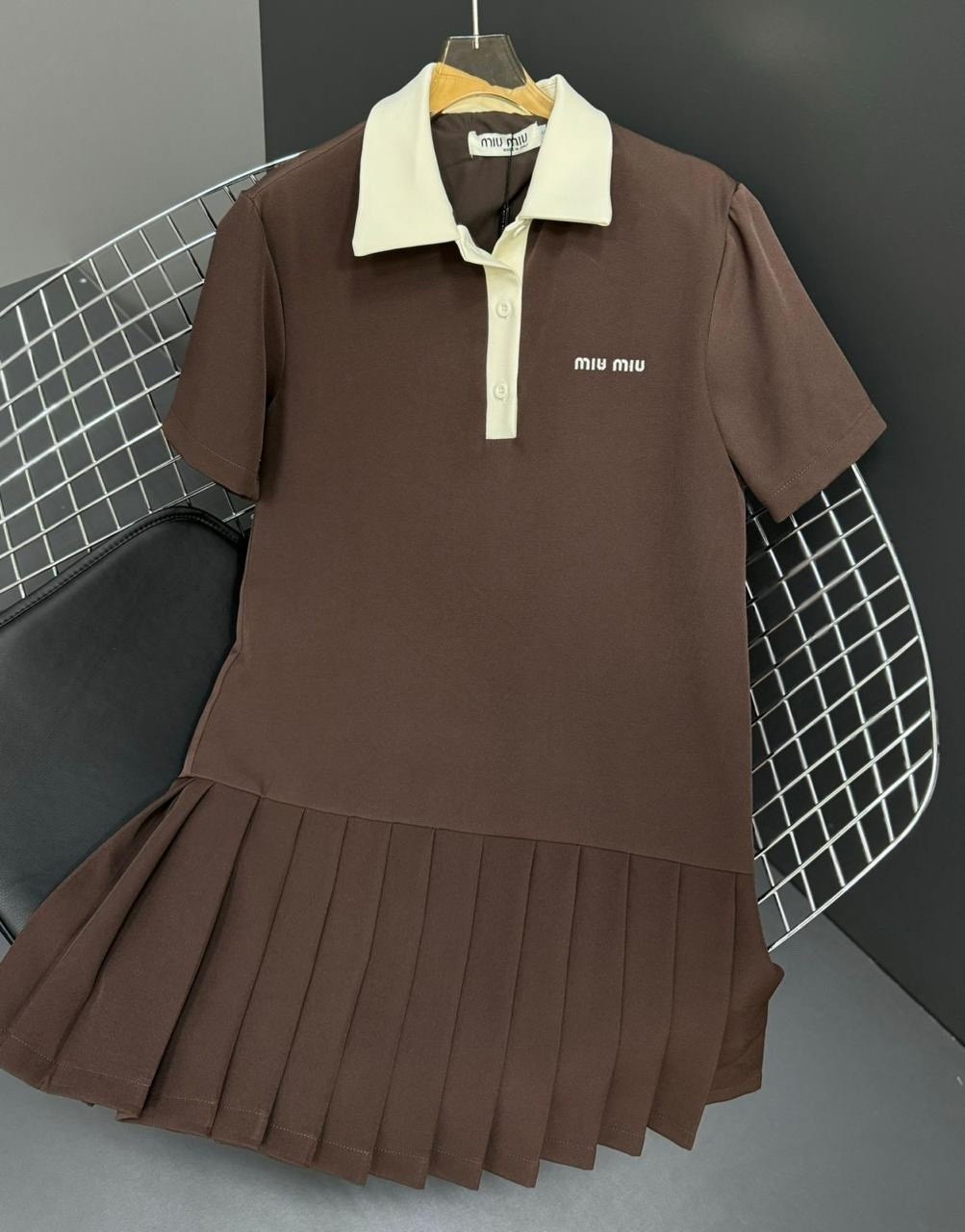 трикотажное платье,платье поло,трикотажное платье мини,платье коричневое,платье