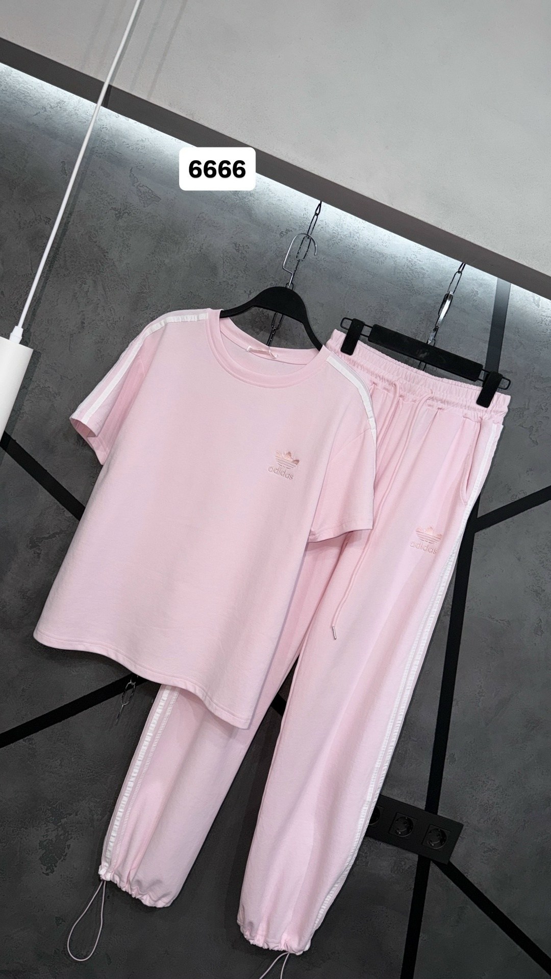 спортивный костюм adidas,комплект одежды adidas sportswear,костюм спортивный женский adidas,спортивный костюм,костюм женский спортивный