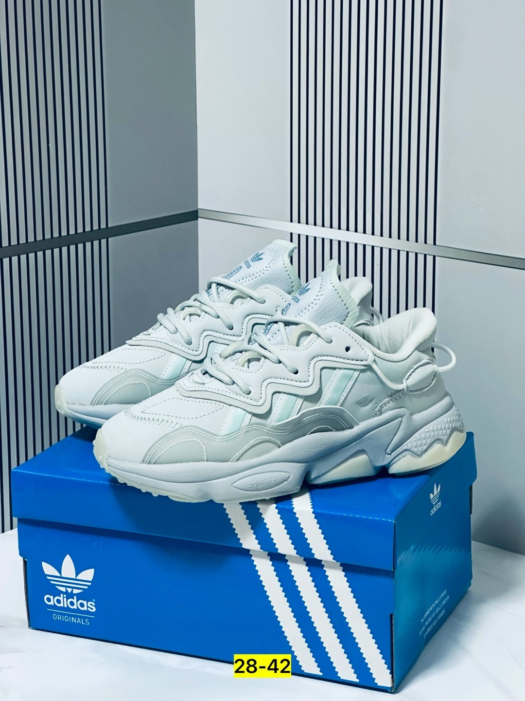 кроссовки adidas ozweego,женские кроссовки adidas ozweego,adidas originals ozweego,кроссовки ozweego originals adidas,женские кроссовки adidas originals ozweego