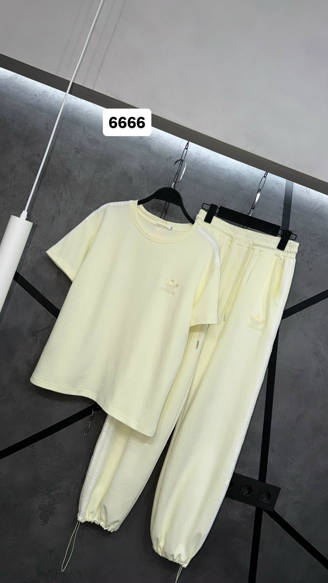 спортивный костюм adidas,комплект одежды adidas sportswear,костюм спортивный женский adidas,спортивный костюм,костюм женский спортивный