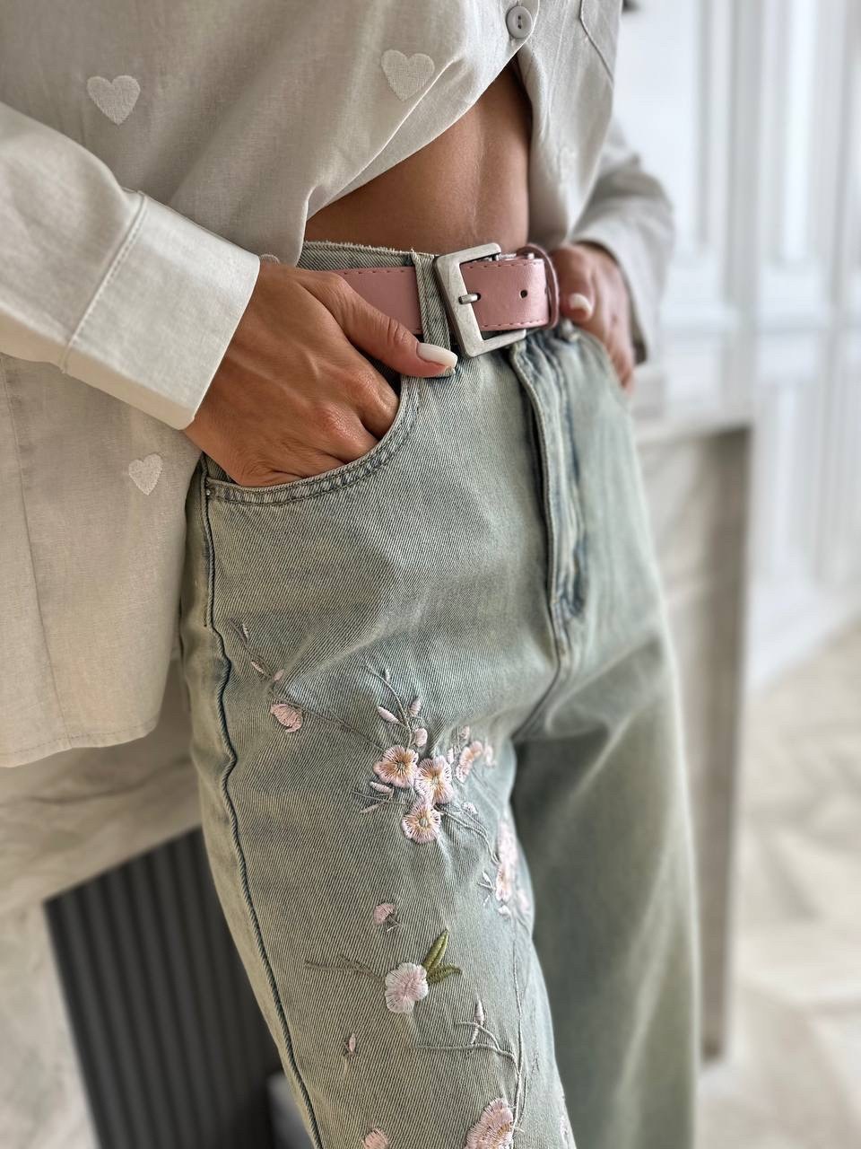 джинсы с вышивкой,женские джинсы с вышивкой,женские джинсы с вышивкой в европейском стиле,blumarine floral-embroidered straight-leg jeans,джинсы с цветочной вышивкой для женщин