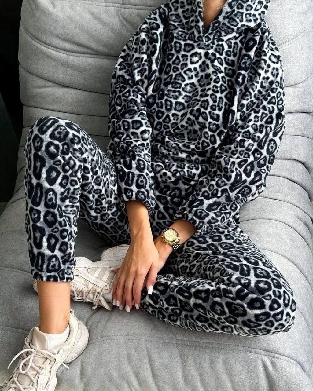 леопардовый костюм,женский спортивный костюм с леопардовым принтом,леопардовый костюмчик,женские спортивные костюмы леопардовые,леопардовый флисовый костюм