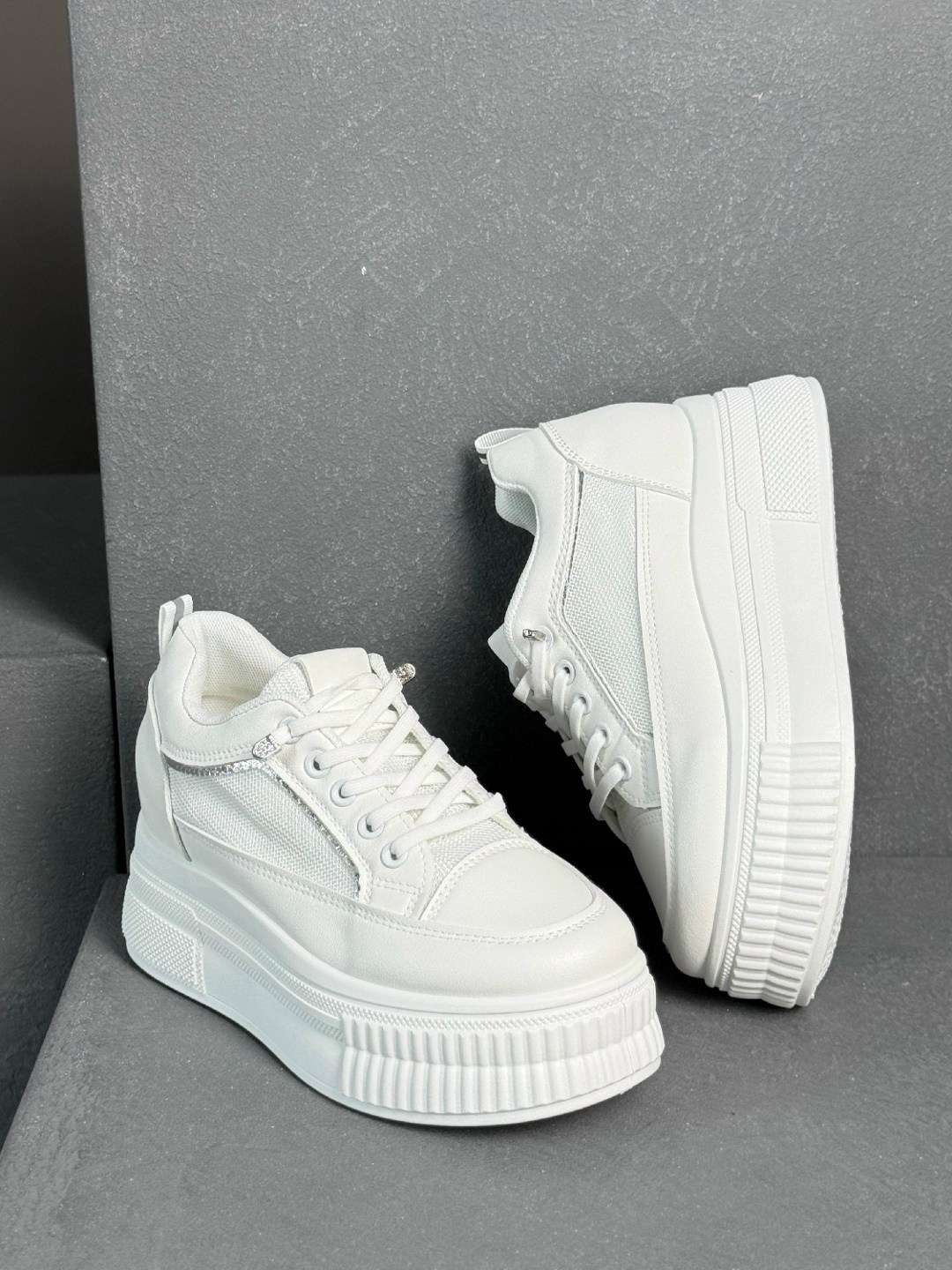 женские кроссовки,белые женские кроссовки,белые кроссовки женские на высокой подошве,кроссовки светлые женские белые с высокой подошвой,