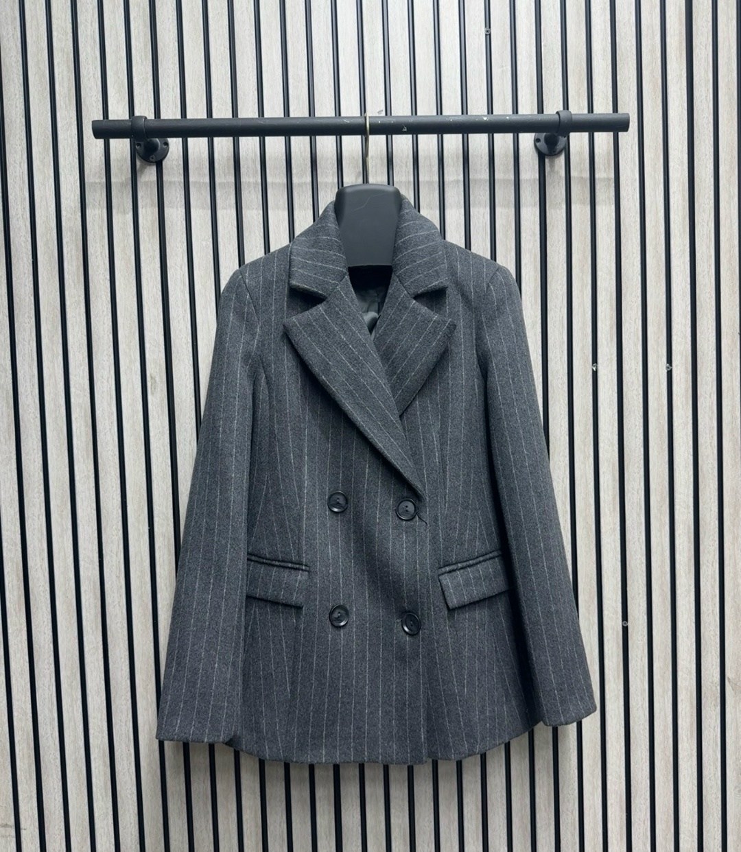 пальто пиджак демисезонное onebyone цвет серый,полупальто пиджак,серое пальто,пальто пиджак,пиджак-пальто прямого кроя в сером цвете