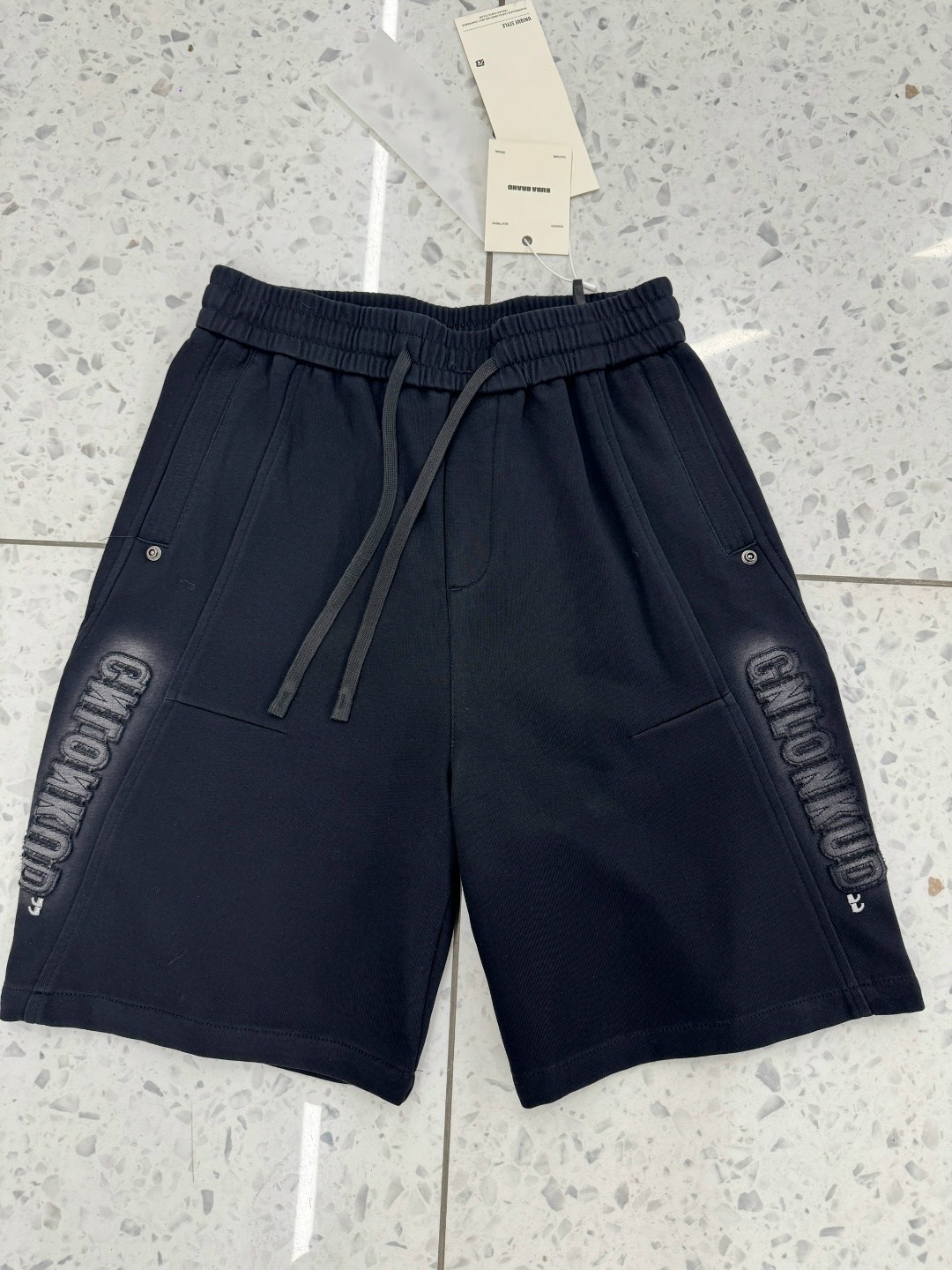 футболки мужские,оранжевая футболка,мужские шорты,мужская мода,оранжевые шорты