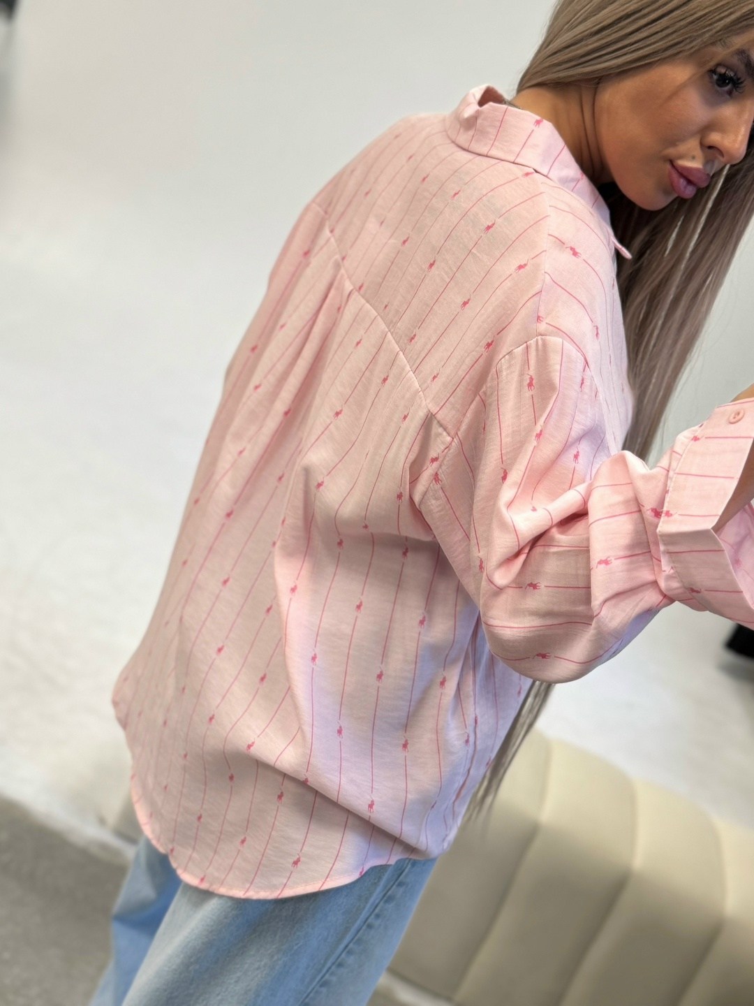 хлопковая рубашка в полоску оверсайз cosmo brand,стильная рубашка оверсайз,рубашка оверсайз в полоску со стразами shilliano цвет розовый,рубашка женская,женская рубашка оверсайз в полоску