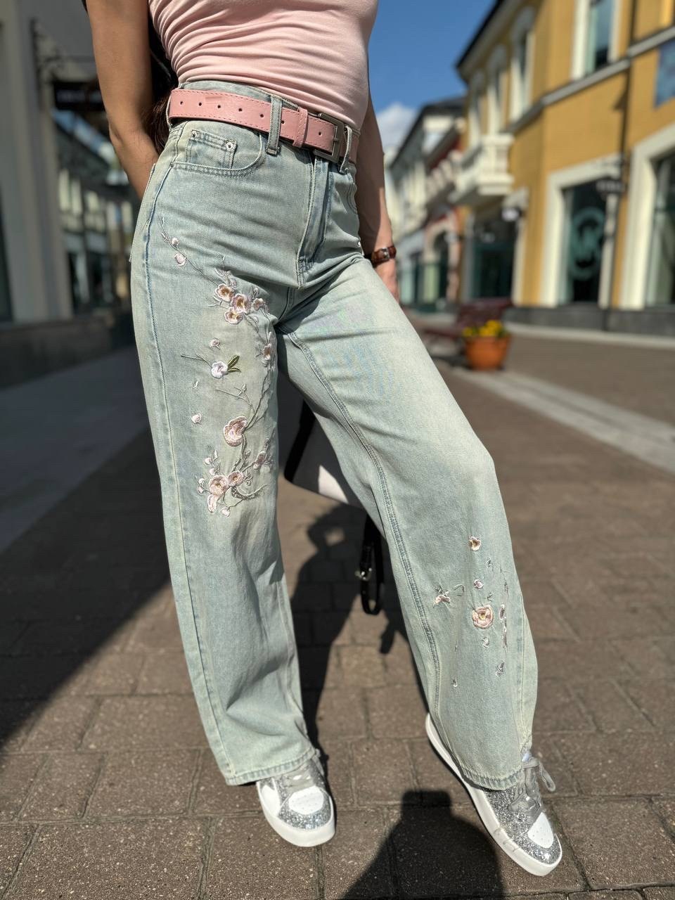 джинсы с вышивкой,женские джинсы с вышивкой,женские джинсы с вышивкой в европейском стиле,blumarine floral-embroidered straight-leg jeans,джинсы с цветочной вышивкой для женщин