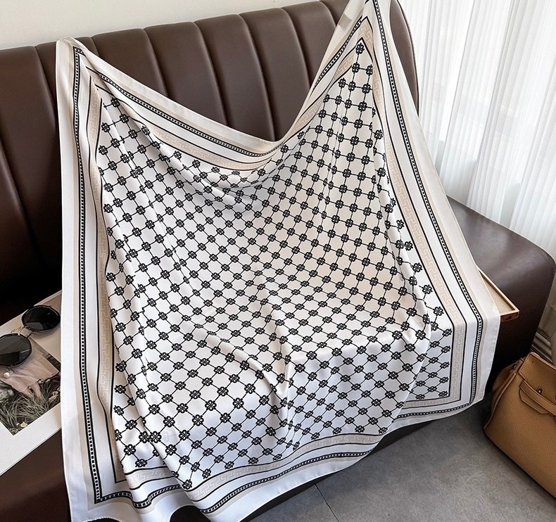 шелковый шарф,женский шелковый шарф,шелковые платки,шарф женские,шёлковый шарф с принтом