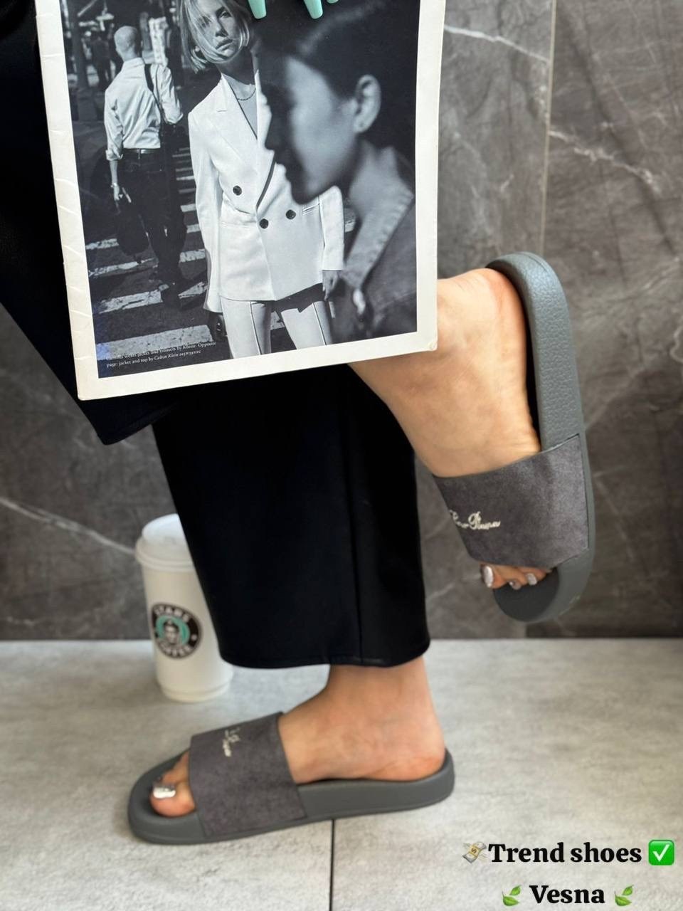 женские шлепанцы,,тапочки модные,модные шлепанцы,шлепанцы мужские