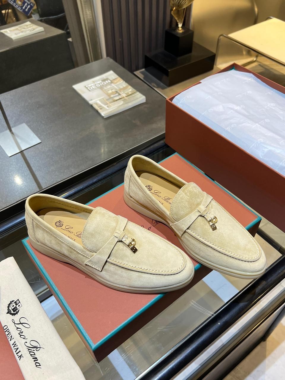 лоферы loro piana женские,лоферы loro piana,мокасины лоро пиано женские,женские лоферы loro piana new collection замшевые светло-бежевые,