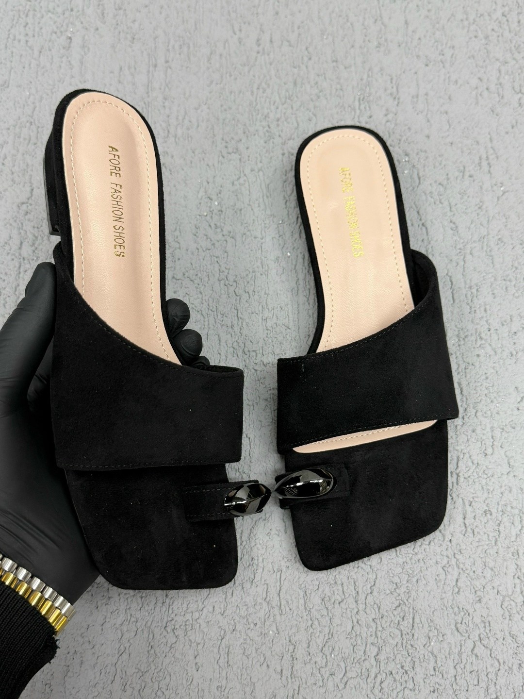 женские шлепанцы,,модные шлепанцы,шлепки женские,шлепанцы на плоской подошве