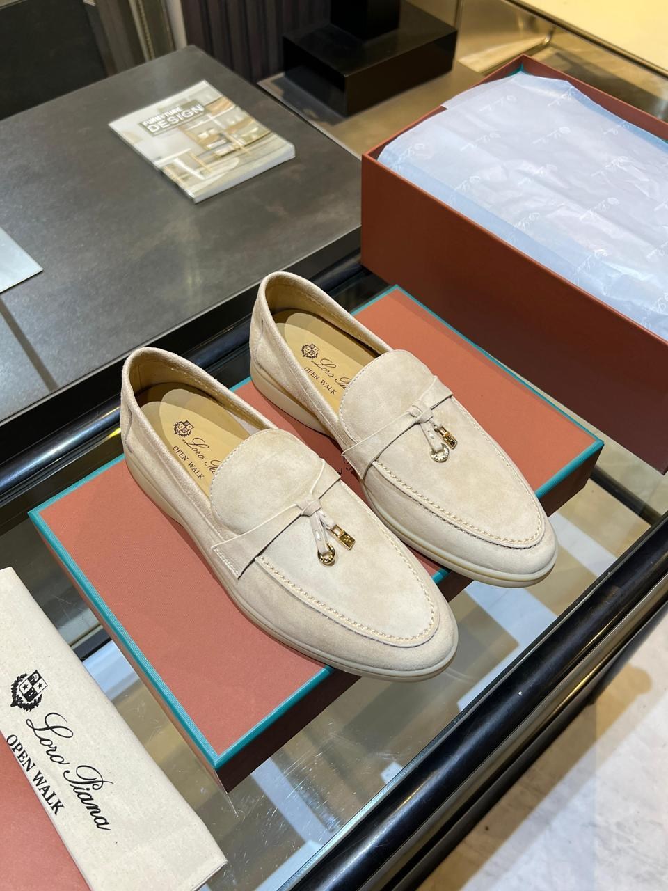 лоферы loro piana женские,лоферы loro piana,мокасины лоро пиано женские,женские лоферы loro piana new collection замшевые светло-бежевые,