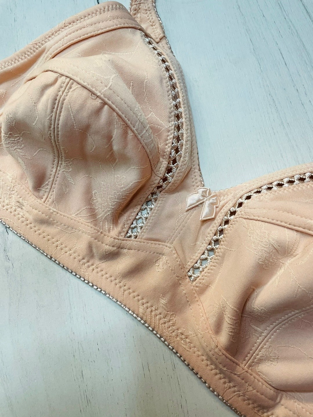 бюстгальтер,бюстгальтер женские,модели бюстгальтера,бюстгальтер классика,бежевый бюстгальтер