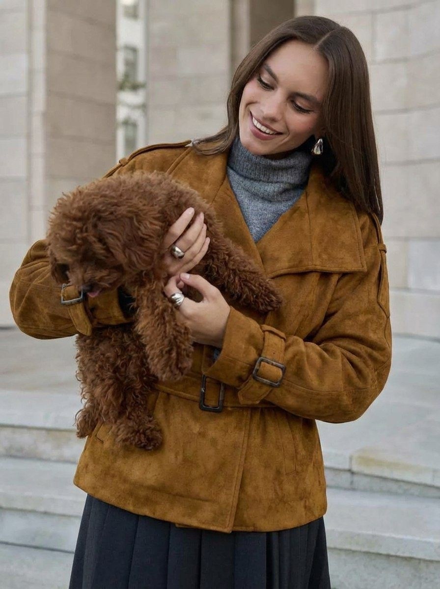 куртка замшевая,тренч замшевый оверсайз короткий caffe latte,куртка стильная,классическая коричневая замшевая женская куртка с поясом,куртка-тренч укороченная замшевая