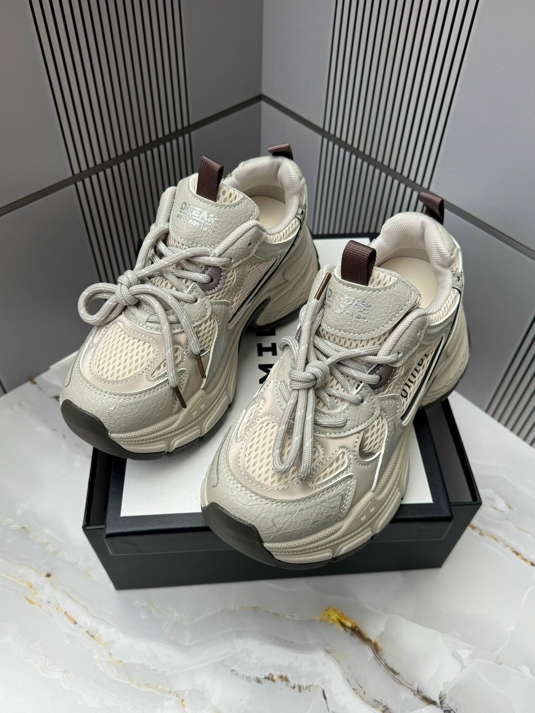 кроссовки женские balenciaga,кроссовки balenciaga,кроссовки баленсиага женские,женские кроссовки,