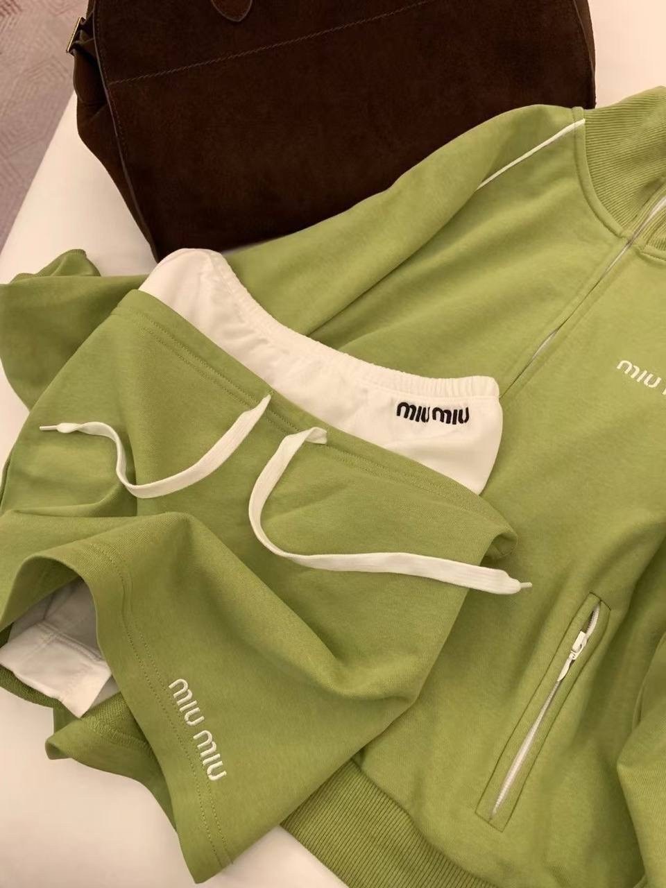 костюм,костюм с юбкой,одежда модная,спортивные костюм