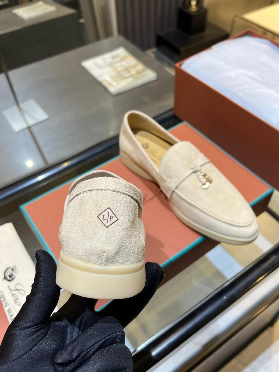 лоферы loro piana женские,лоферы loro piana,мокасины лоро пиано женские,женские лоферы loro piana new collection замшевые светло-бежевые,