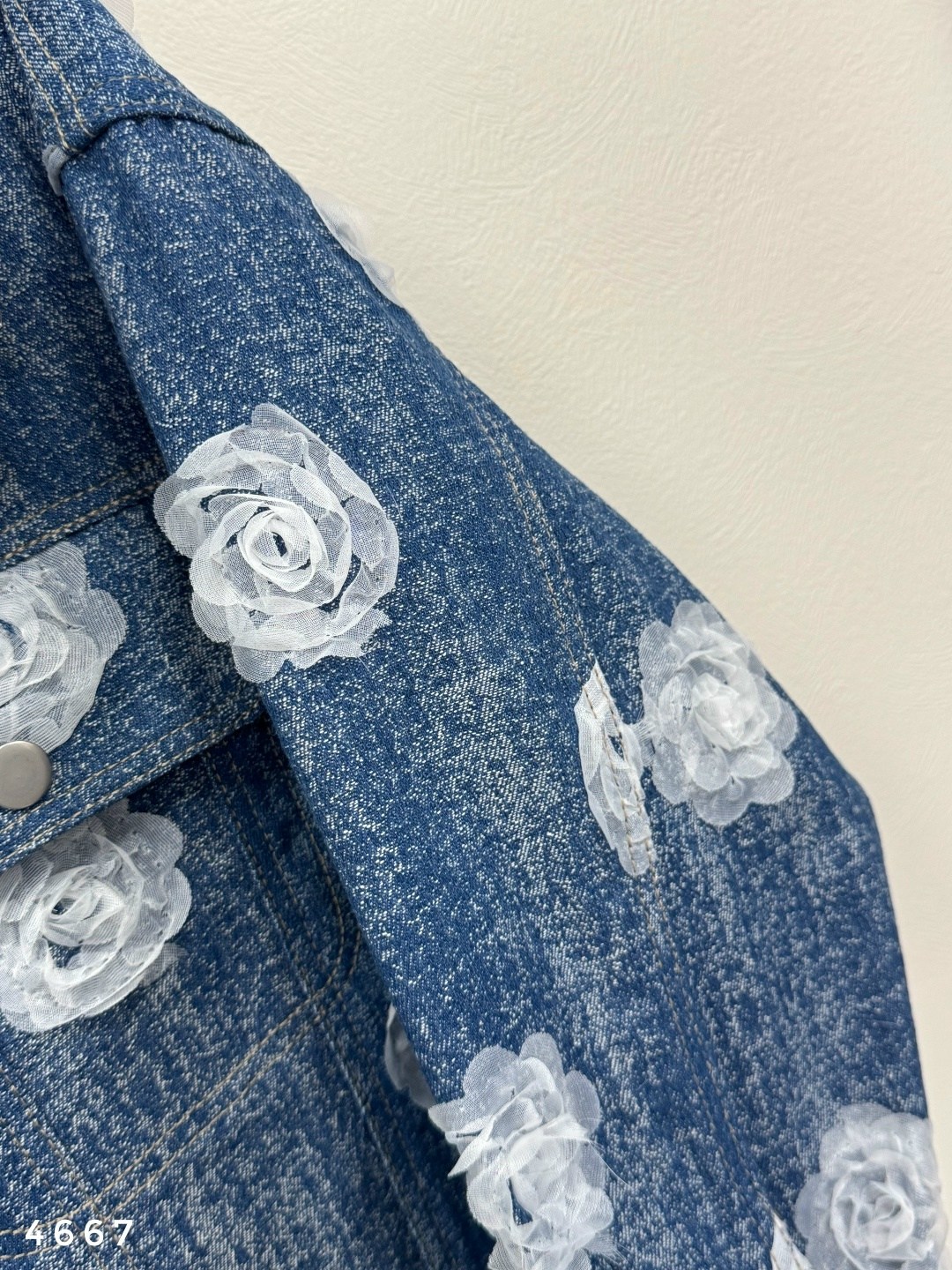 джинсовая куртка,остин джинсовая куртка женская,джинсовые куртки женские,джинсовая куртка с принтом,джинсовая куртка от кутюр